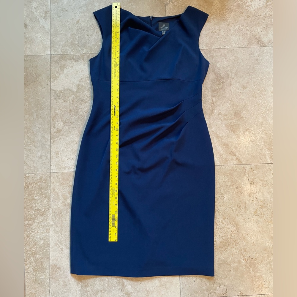 Stunning navy blue dress, super flattering neckline and waist detail